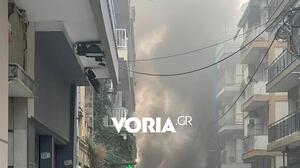 Φωτιά σε συνεργείο αυτοκινήτων στη Θεσσαλονίκη - Δείτε βίντεο