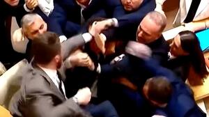 Γεωργία: Σκηνές χάους στη Βουλή και ξύλο μεταξύ βουλευτών κυβέρνησης και αντιπολίτευσης