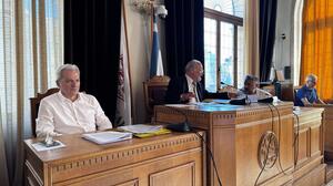 Δημοτικό Συμβούλιο Ηρακλείου: "Όχι" στη δομή μεταναστών στους Αθανάτους - Η προειδοποίηση Καλοκαιρινού για ανεξέλεγκτες καταστάσεις στο Ηράκλειο!