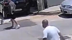 Συνελήφθη ο ηλικιωμένος που απείλησε με τρίαινα οδηγούς για μία θέση πάρκινγκ - Video με τη στιγμή της επίθεσης