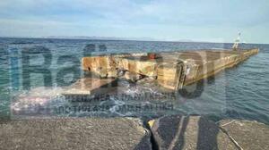 Πλοίο προσέκρουσε σε λιμενοβραχίονα στη Ραφήνα και τον έκοψε στα δύο!