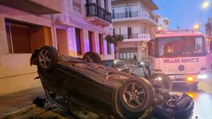 Τούμπαρε αυτοκίνητο μέσα στην πόλη των Χανίων - Στο νοσοκομείο ο οδηγός