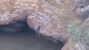 Τραγικός θάνατος για τον «Spiderman της Υεμένης»: Έπεσε σε κρατήρα 120 μέτρων - Δείτε βίντεο