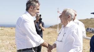 Μητσοτάκης από Αγαθονήσι: Δωρεάν ηλεκτρικά οχήματα για όλους τους κατοίκους και νέοι σταθμοί φόρτισης
