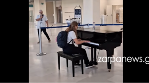 Μουσικές νότες στο αεροδρόμιο Χανίων - Επιβάτης έπαιξε την "Αμελί" κι έκλεψε τις εντυπώσεις 