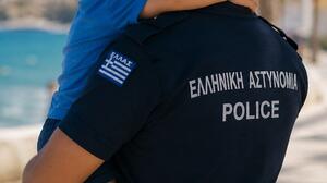 Ενδοοικογενειακή βία, ένα τρίχρονο παιδί και ένας αστυνομικός που έγινε στήριγμα του