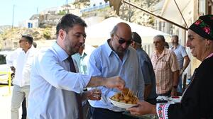 Ο Νίκος Ανδρουλάκης και το τετ α τετ με... λαγοκέφαλο!