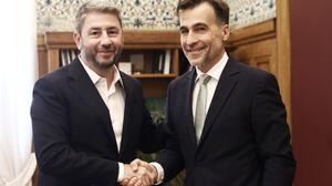Στο ΠΑΣΟΚ ο Μιχάλης Χουρδάκης - Τι συζήτησε με τον Νίκο Ανδρουλάκη
