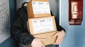 Online αγορές: Σε ισχύ από σήμερα το τέλος 3 ευρώ για μικροδέματα από χώρες εκτός Ε.Ε.