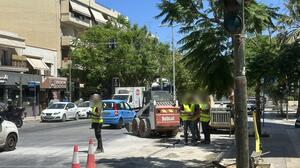 Κάθε γειτονιά και μία λακκούβα - Οι οπτικές ίνες φέρνουν το μέλλον αλλά "πληγώνουν" το παρόν