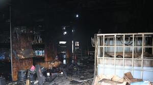 Ηράκλειο: Παρανάλωμα του πυρός έγινε το λεωφορείο κοντά στο αεροδρόμιο, ζημιές σε αποθήκη με πάνελ