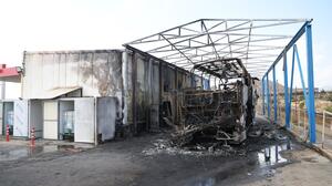 Ηράκλειο: Μάχη με τις φλόγες δίπλα σε αντλίες καυσίμων-Οι κάμερες ασφαλείας στο επίκεντρο της έρευνας
