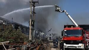 Φωτιά στον Ασπρόπυργο: 11 τραυματίες, οι 3 διασωληνωμένοι, εργοστάσιο κάηκε ολοσχερώς