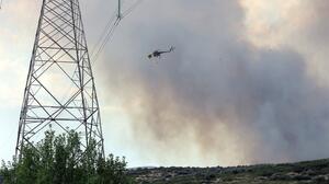 Φλόκα Αχαΐας: Ενισχύθηκαν οι δυνάμεις - Μάχη με τις φλόγες μέσα σε δασική έκταση