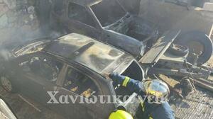 Πρωινός συναγερμός στα Χανιά - Στις φλόγες σταθμευμένα οχήματα - Βίντεο