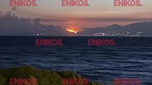 Πώς φαίνεται η φωτιά στην Πάρο από τη Νάξο
