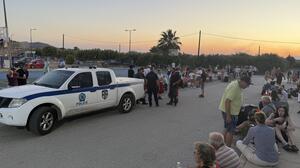 Αγία Γαλήνη: Τι θα γίνει με κατοίκους και τουρίστες που εκκένωσαν τις πυρόπληκτες περιοχές