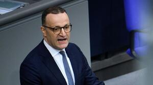 Γερμανία: Παραιτήθηκε ο Γενς Σπαν μετά τις αντιδράσεις ότι θα αποκτήσει παιδί με παρένθετη μητέρα στις ΗΠΑ