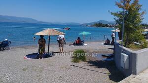 Καμένα Βούρλα: Υπάλληλοι καταστήματος έσωσαν ηλικιωμένη από πνιγμό