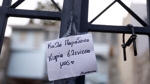 Λουλούδια και μηνύματα αγάπης για τη Μάρω Κοντού στην οικία Κοκοβίκου - Φωτογραφίες
