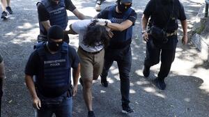 Στα δικαστήρια οι τρεις συλληφθέντες για τη δολοφονική επίθεση στο σπίτι της Νέστορα