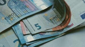 Επιταχύνθηκαν καταθέσεις και νέα δάνεια τον Ιούνιο