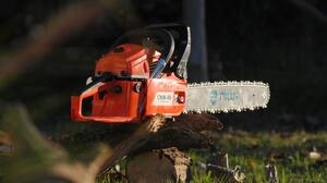 Τραυματίστηκε θανάσιμα από αλυσοπρίονο - Τον εντόπισε νεκρό η κόρη του