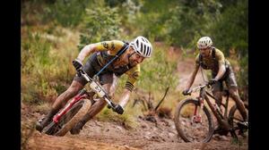 Tour de France: Ποδηλάτης συγκρούστηκε με αυτοκίνητο που πάτησε φρένο για να μην πατήσει θεατή