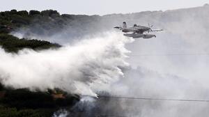 Πυρκαγιά στο Δερβένι: Συνελήφθη άνδρας που φέρεται να προκάλεσε τη φωτιά με αγροτικό μηχάνημα