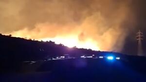 Φωτιά στη Σητεία: Ελπίζουν να πέσουν οι άνεμοι για να αρχίσουν το πρωί οι ρίψεις νερού από αέρος