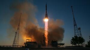 Διαστημόπλοιο Soyuz μεταφέρει νέο αμερικανικορωσικό πλήρωμα στον Διεθνή Διαστημικό Σταθμό