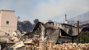 Μega-fire κατακαίει Αττική και Βοιωτία: Στάχτη 100.000 στρέμματα - Φλέγεται ο Κιθαιρώνας