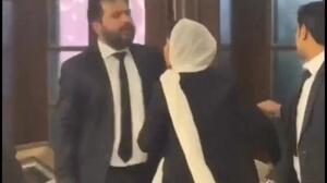 Βίντεο: Άγριες σκηνές μεταξύ παντρεμένου ζευγαριού μετά από... ολέθριο λάθος του συζύγου 