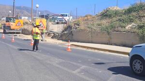 Εκ περιτροπής η κυκλοφορία έξω από το ΙΤΕ λόγω των έργων για το νέο πεζοδρόμιο (video)