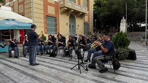 Φιλαρμονική Δήμου Ηρακλείου: Ένα όμορφο μουσικό "ταξίδι" στο κέντρο του Ηρακλείου