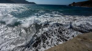Καιρός: Σε χαμηλότερα επίπεδα η θερμοκρασία - Θυελλώδεις άνεμοι στην Κρήτη, πότε υποχωρεί το μελτέμι (Βίντεο)