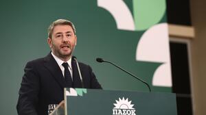 ΠΑΣΟΚ: Η παρουσίαση του προγράμματος για το ιδιωτικό χρέος - Live (Βίντεο)