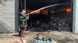 Στάχτη έγινε το αποστακτήριο στο Σφακάκι Ρεθύμνου- Παραμένουν στο σημείο πυροσβεστικές δυνάμεις - Δείτε βίντεο