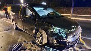 Μπήκε ανεξέλεγκτα, με μεγάλη ταχύτητα, στο αντίθετο ρεύμα και έπεσε πάνω σε ταξί - Δείτε βίντεο