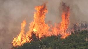 Συνεχίζεται η μάχη με τις φλόγες στη Σκύρο – Ενισχύονται οι δυνάμεις