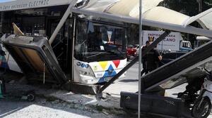 Θεσσαλονίκη: Η ανακοίνωση του ΟΑΣΘ για το τροχαίο ατύχημα με το λεωφορείο στη Νεάπολη