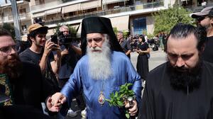 Μητροπολίτης Νίκαιας: Με στίχους από το «Θέλω να γυρίσω στα παλιά» ο επικήδειος στον Γιώργο Μαζωνάκη 