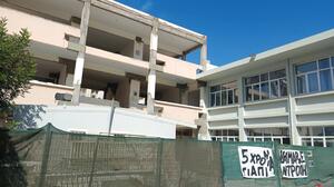 Ένωση Συλλόγων Γονέων Ηρακλείου: «Μια ακόμα χρονιά με μεγάλα κενά, με παλιά σχολεία και με αίθουσες-κοντέινερ»