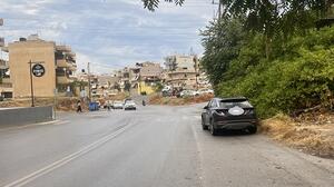 Ηράκλειο: Σήμα STOP σε διασταύρωση κινδυνεύει να "χαθεί" λόγω ενός δέντρου!