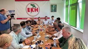 ΠΑΣΟΚ: Συνάντηση στο ΕΚΗ πριν από τη συγκέντρωση στην Πλατεία Ελευθερίας