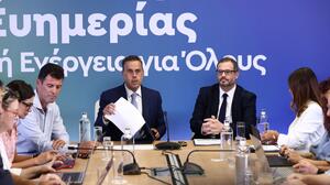 Πώς θα γίνει η σταδιακή μείωση της λιανικής τιμής ρεύματος κατά 30% - Η εξειδίκευση των μέτρων