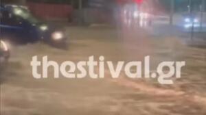 Θεσσαλονίκη: Μπουρίνι μετέτρεψε τους δρόμους σε χειμάρρους