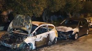 Φωτιά σε σταθμευμένο ΙΧ στην Ηλιούπολη - Zημιές σε άλλα δύο αυτοκίνητα (βίντεο)
