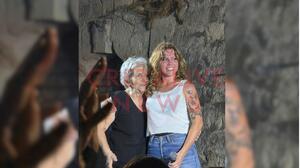 Η γιαγιά των Frenzee με παλαμάκια από το stage στην punk συναυλία των εγγονιών της! Δείτε βίντεο!