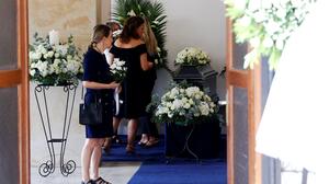 Πλήθος κόσμου στο «ύστατο χαίρε» στην Μαργαρίτα Παπανδρέου - «Αγάπησε την Ελλάδα και πάλεψε για αυτήν» (Βίντεο)